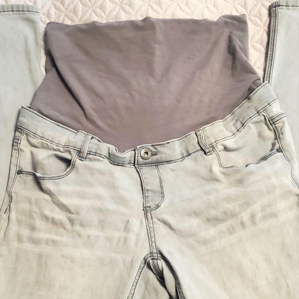 Super cute skinny maternity pants